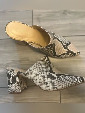 Nine West Snakeskin Mules Pointed Toe Block Heel Slip On Heels Statement Shoe